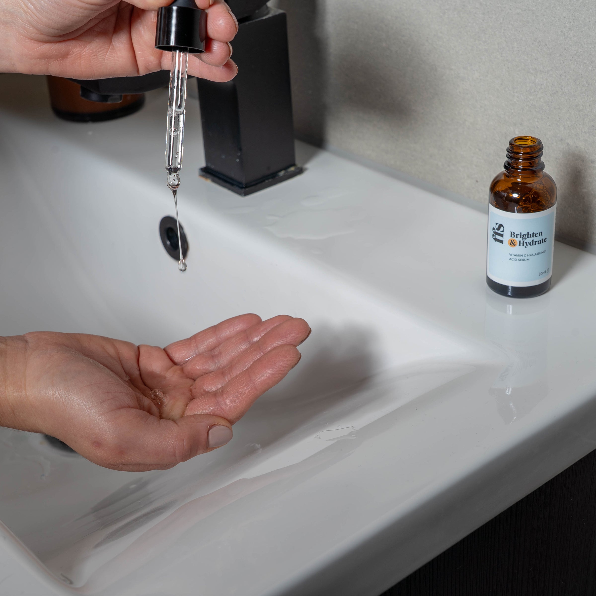 Brighten & Hydrate - Vitamin C & Hyaluronic Acid Serum