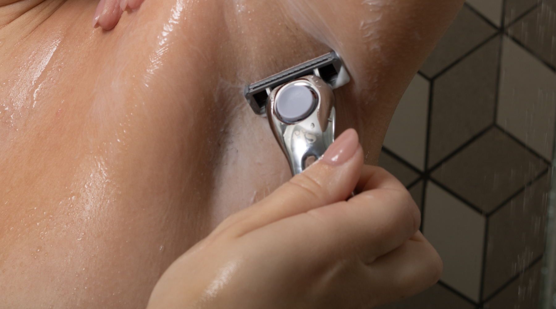 Smooth Travels: Shaving On the Go, Made Easy